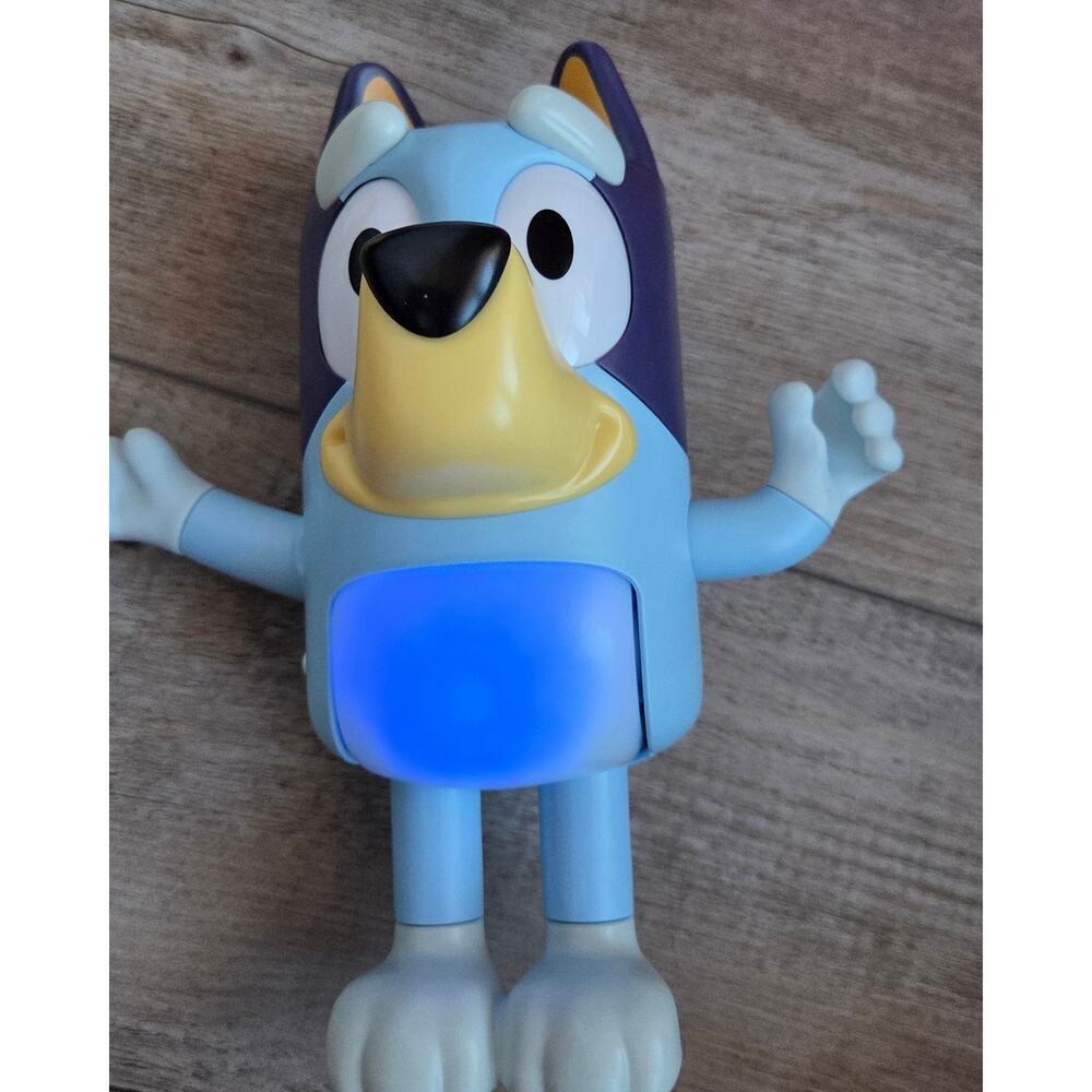 VTech Bluey Dress Up & Learn Interactive Figure - 10 Accessories- Lights & Sound - Picture 5 of 7